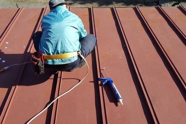 屋根の釘浮きを修理